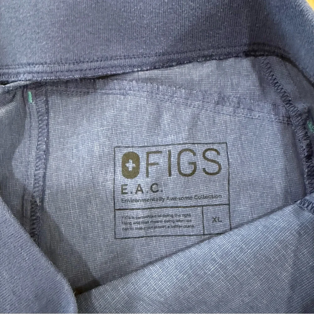 FIGS Heathered Denim Scrub Top & Jogger Set Women’s Size XL - Picture 7 of 7